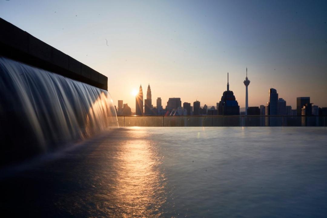 Regalia Infinity Pool Apartment *